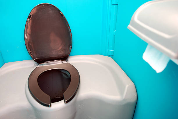 Best Portable restroom solutions  in Saratoga, WY