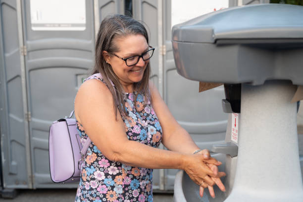 Best Portable restroom trailer rental  in Saratoga, WY